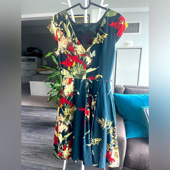 Ted Baker Silk Floral dress, size 0/XS - Picture 4 of 4